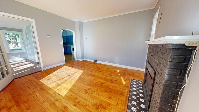 Building Photo - 3- Bedroom, 1- Bath Home with a 2 Car Gara...