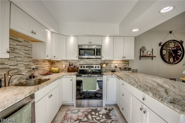 Building Photo - 5213 Cedarbend Dr