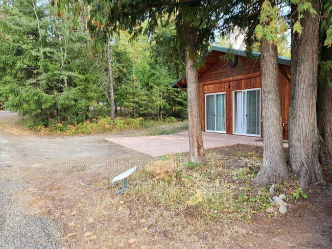 Building Photo - 20 Lilac Ln