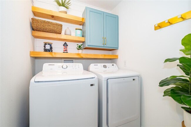 Building Photo - 847 Longboat Dr