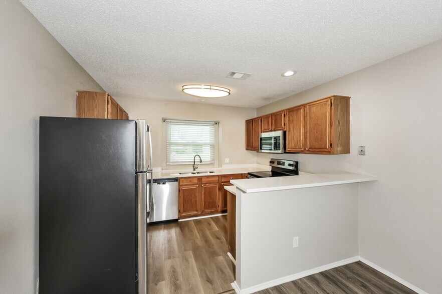 Building Photo - 1121 Cardinal Oaks Dr