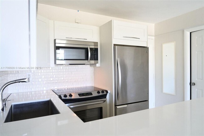 Building Photo - 3000 N Ocean Blvd