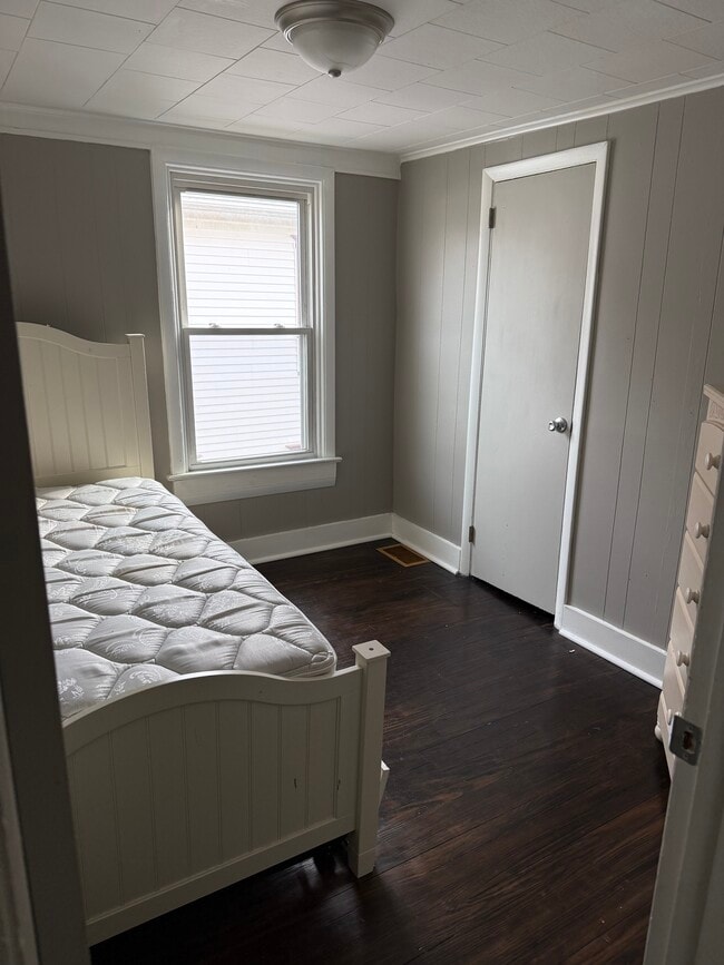 Building Photo - 406 W Pine St