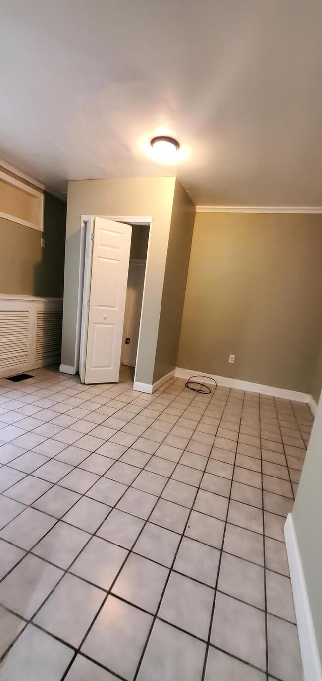 Building Photo - 201 S Broadway St