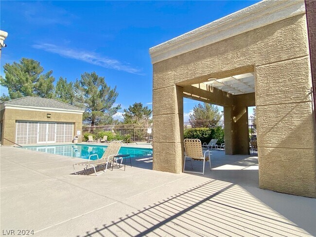 Building Photo - 8070 W Russell Rd