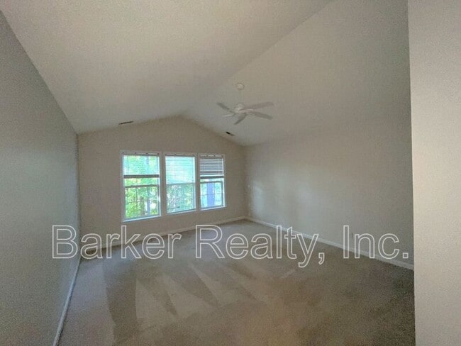 Building Photo - 2312 Colony Woods Dr