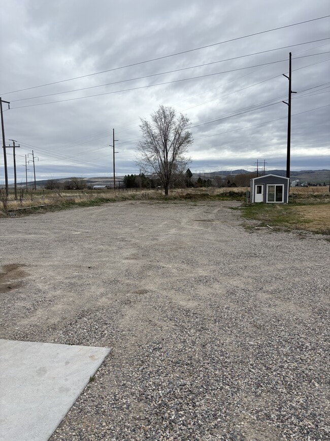 Building Photo - 901 E 800 N