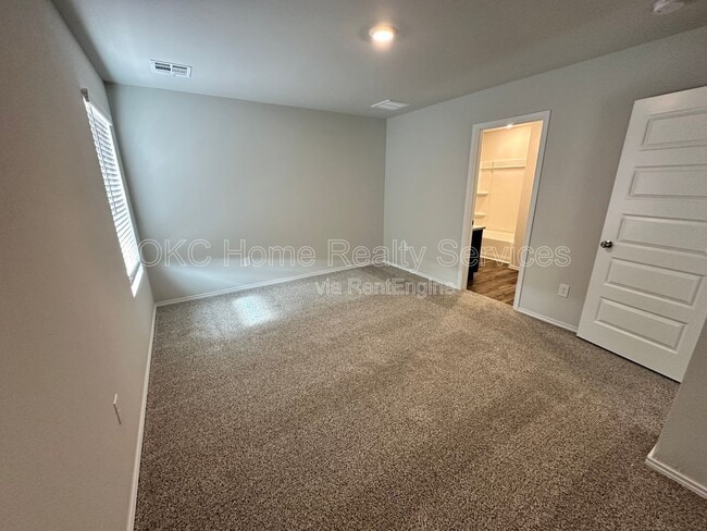 Building Photo - 618 SW 119th St