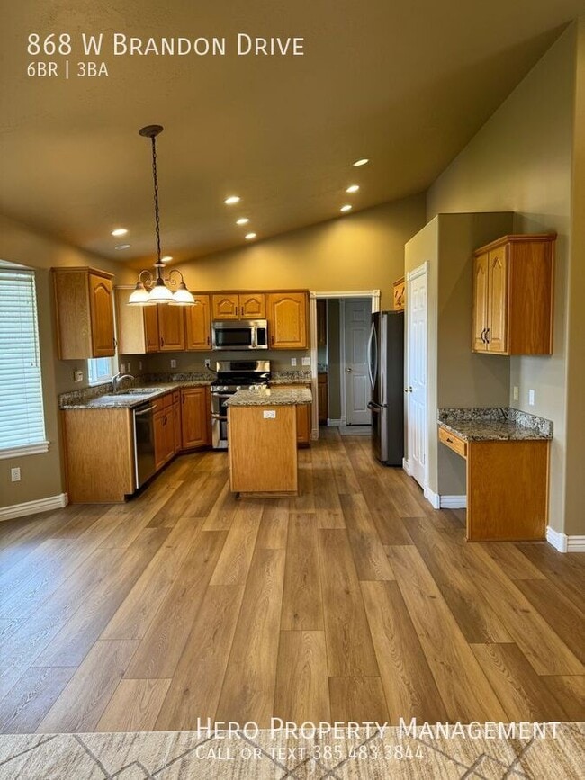 Building Photo - 868 Brandon Dr