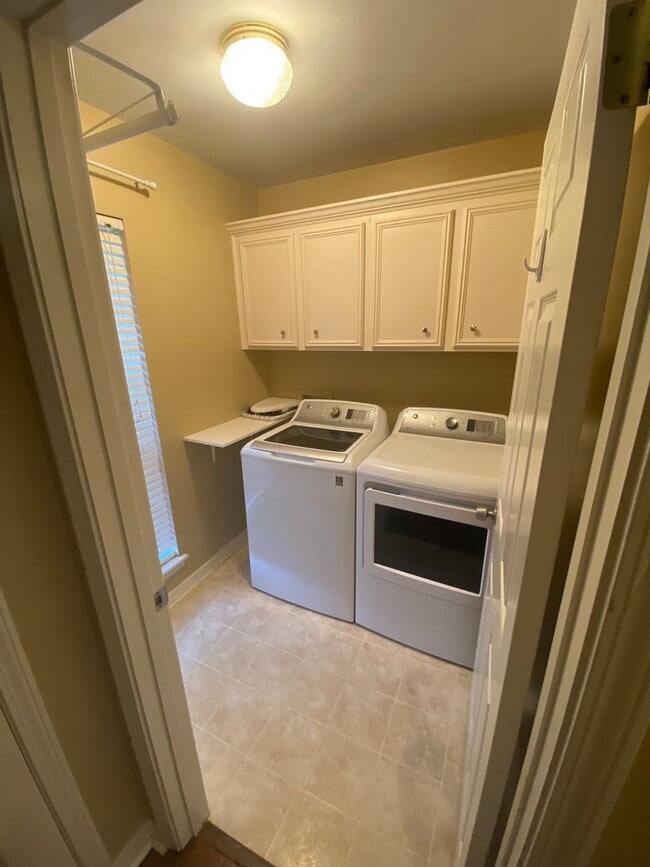 Building Photo - 3206 Hanover Ct