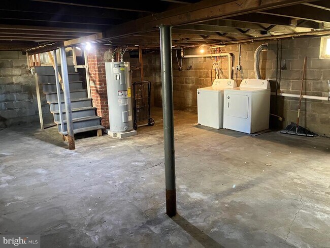 Building Photo - 60 Egbert St
