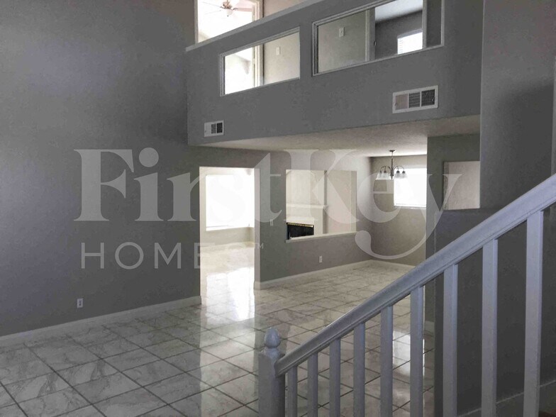 Building Photo - 8041 Hilliard Ave