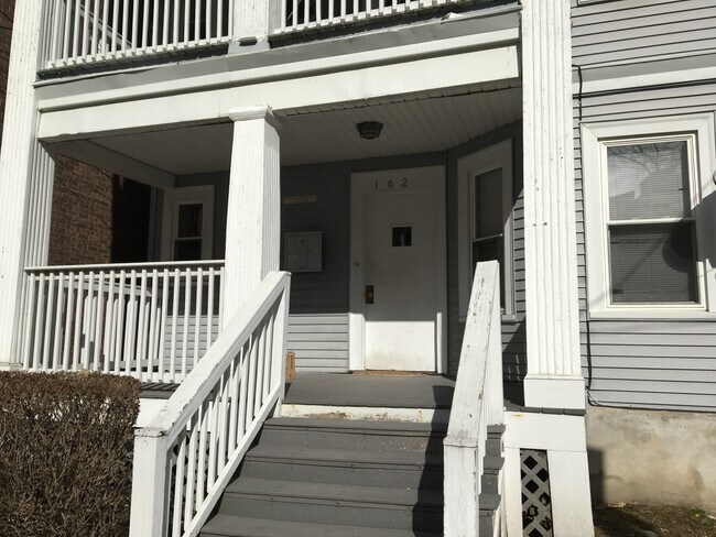 Building Photo - 162 Kelton St