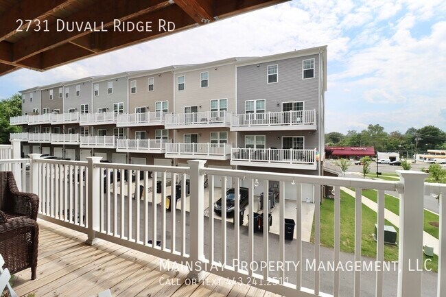 Building Photo - 2 Bedroom Plus DEN End Unit Townhome W Gar...
