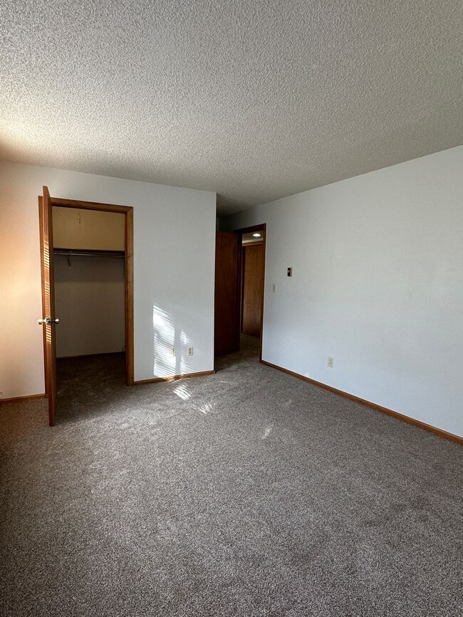 Building Photo - Two Bedroom One Bath Condo in Rifle Colorado