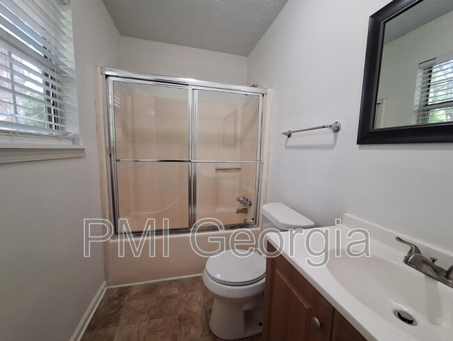 Building Photo - 6562 Carriage Ln