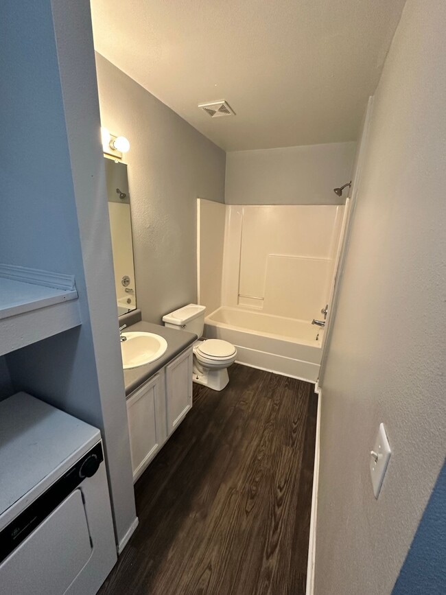 Building Photo - C & W Apartments Springdale