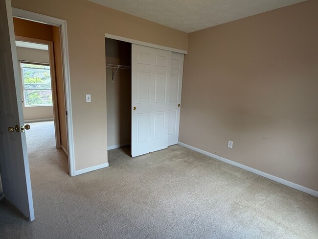 Building Photo - Beautiful, two-story, 4 bedroom home in Springboro!