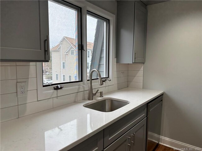 Building Photo - 44 Pleasant St