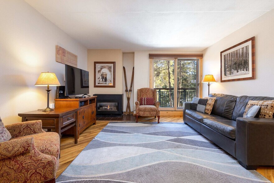 Building Photo - 455 Village Rd