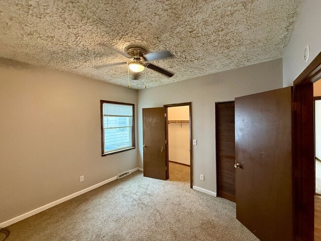 Building Photo - 2 Bed 1 Bath with a 2 Room Loft - Section ...