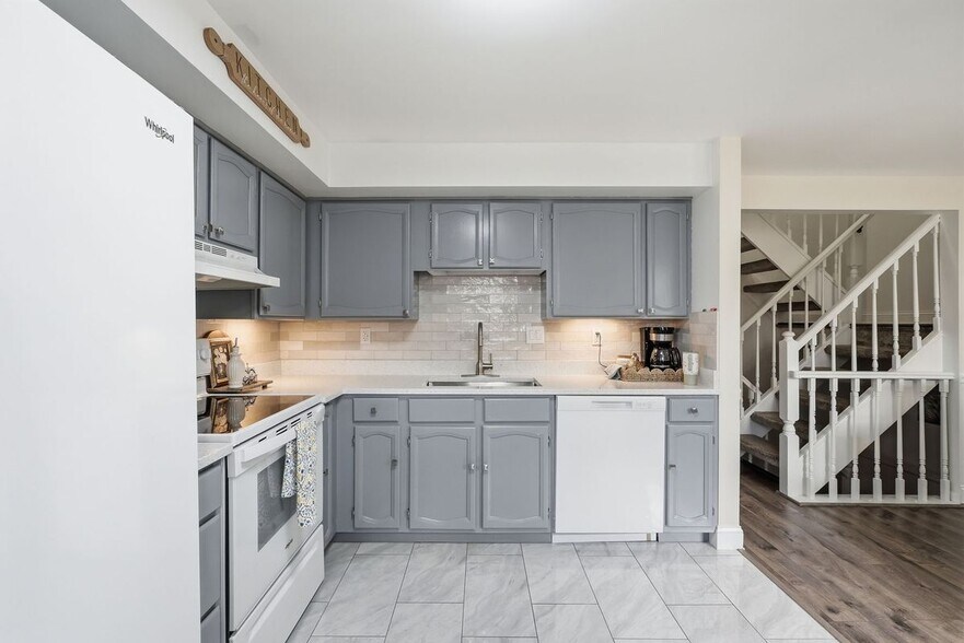 Building Photo - 9280 Pirates Cove