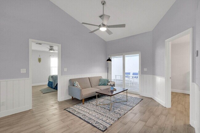 Building Photo - 1176 Staghorn St