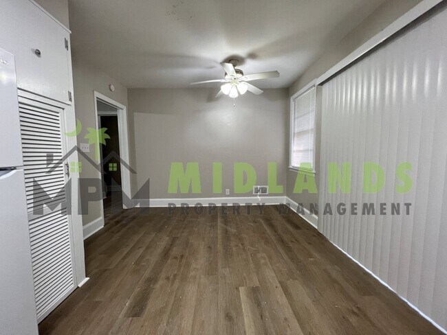 Building Photo - 948 Betsy Dr