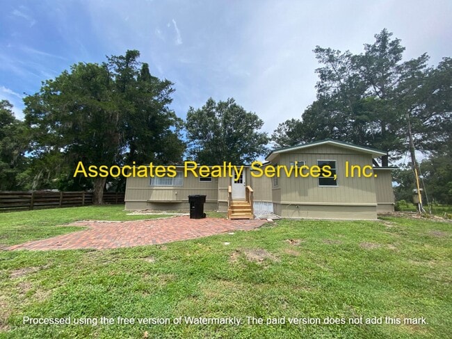 Building Photo - Rare find! 4 bed/3 bath House in Newberry, FL on one acre