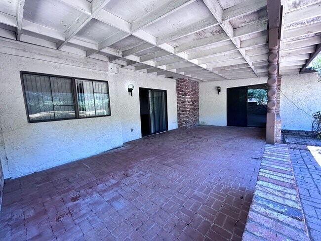 Building Photo - Three Bedroom Two Bathroom Home in Rescue