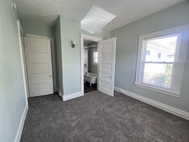 Building Photo - 1054 Ionia Ave SW
