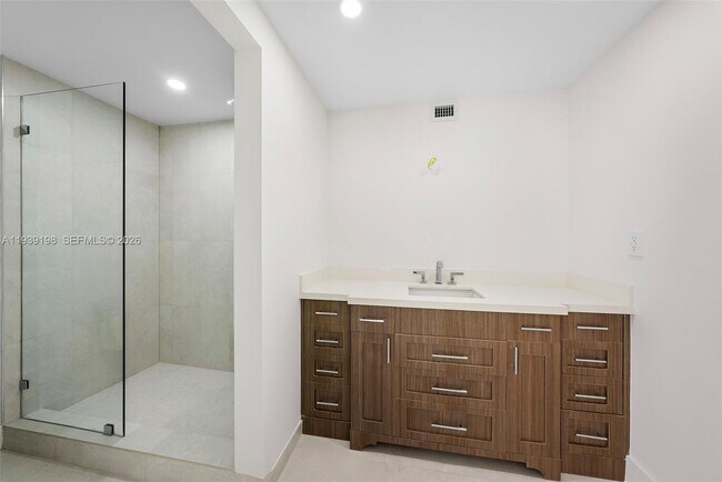 Building Photo - 7540 Los Pinos Blvd