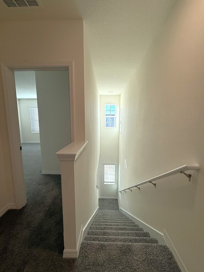 Building Photo - 1967 Tamarack Pass