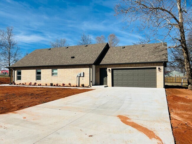 Building Photo - 104 N Harrison Ave