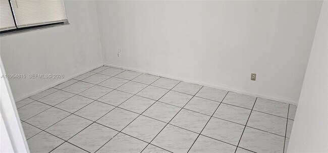 Building Photo - 6899 Pembroke Rd