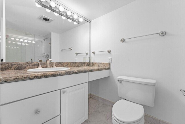 Building Photo - 8566 Casa Del Lago