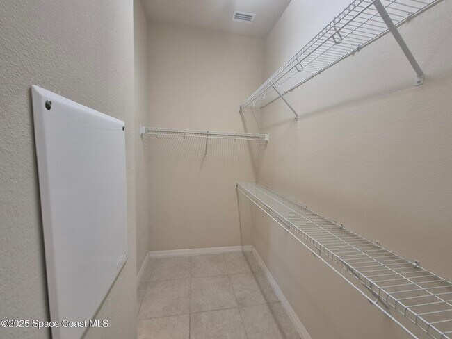 Building Photo - 3325 Sedge Dr