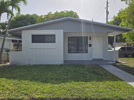 Building Photo - 1000 NW 55th Ter