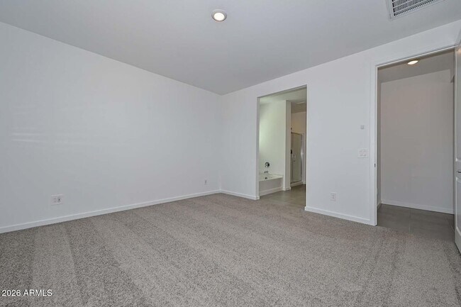 Building Photo - 16004 W Honeysuckle Dr