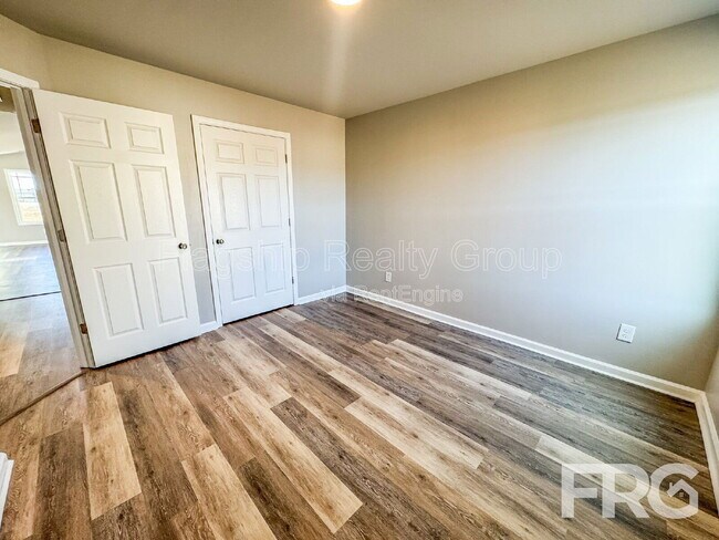 Building Photo - 102 Michael Thomas Pl