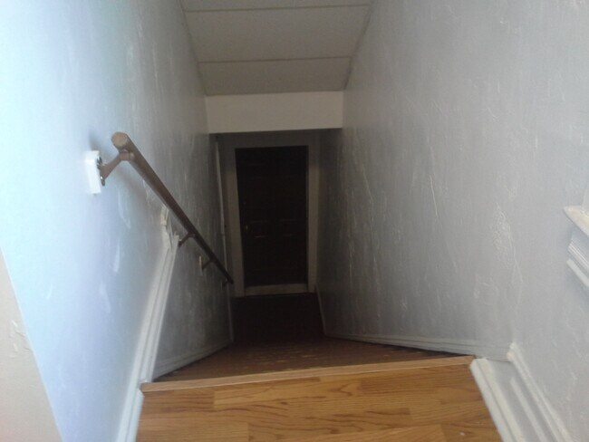 Building Photo - 612 W Silver St