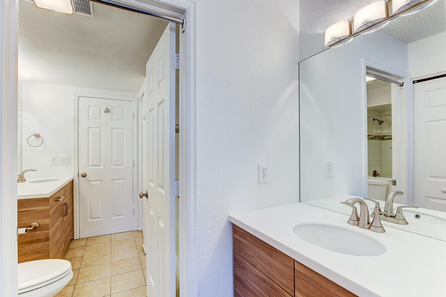 Building Photo - 2 Acoma St