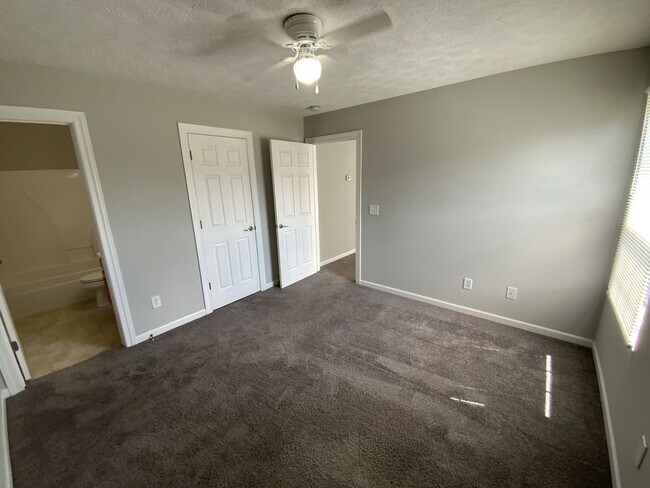 Building Photo - Great rental home near MTSU!