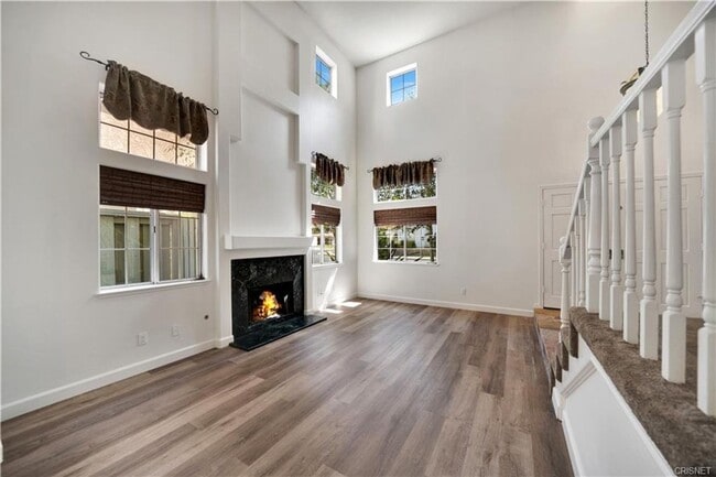 Building Photo - BEAUTIFUL LONE OAK HOME IN CALABASAS!