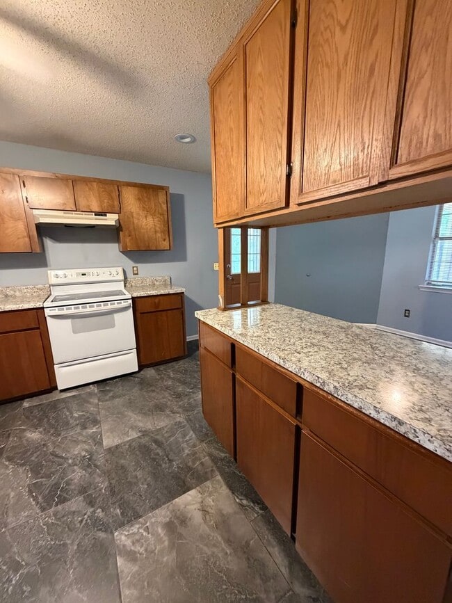 Building Photo - FOR RENT