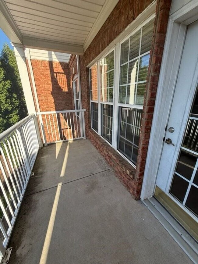 Building Photo - Well maintained 2 br 2 ba condo in the gat...
