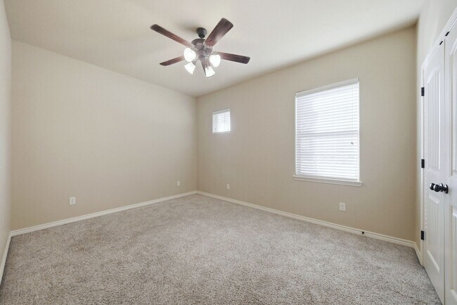 Building Photo - 312 Newcomb Ln