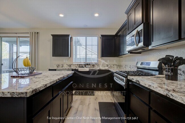 Building Photo - Stunning 4-bedroom, 3-bathroom Home in the heart of Lincoln!