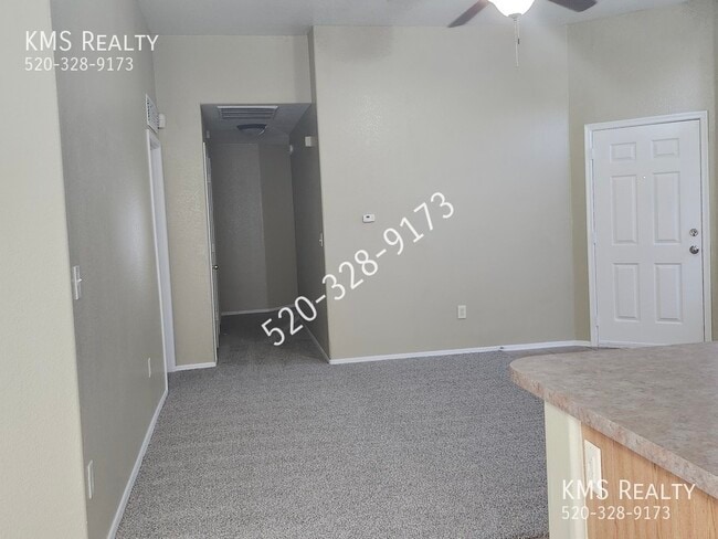 Building Photo - 2035 E Calle Sierra Del Manantial