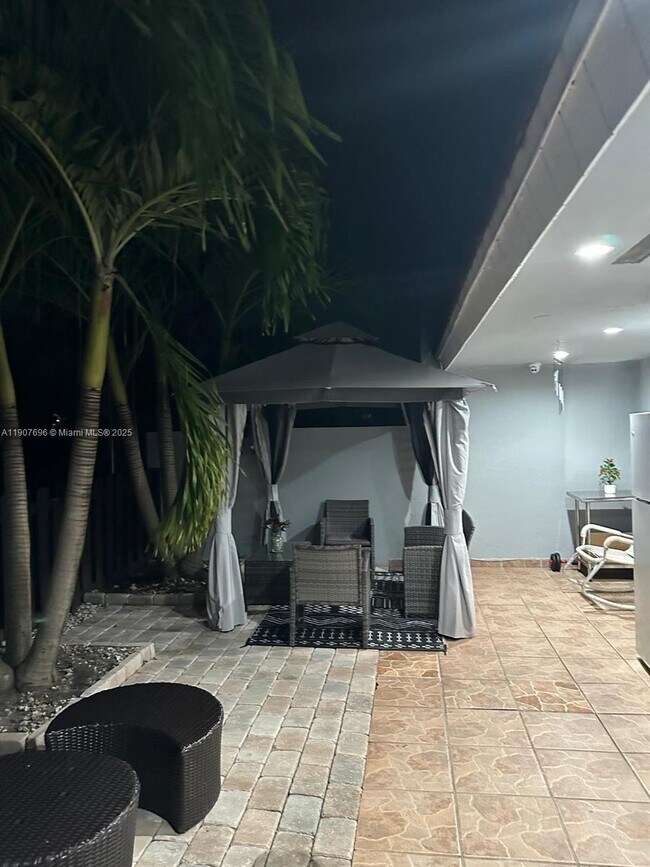 Building Photo - 15304 SW 81st Ln